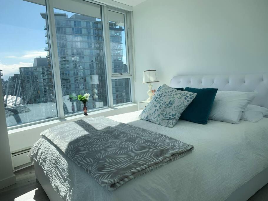 Apartamento Downtown 3Br/2Ba+Views+Skytrain+Free Parking Vancouver Exterior foto