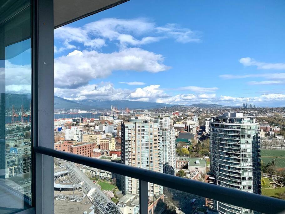 Apartamento Downtown 3Br/2Ba+Views+Skytrain+Free Parking Vancouver Exterior foto