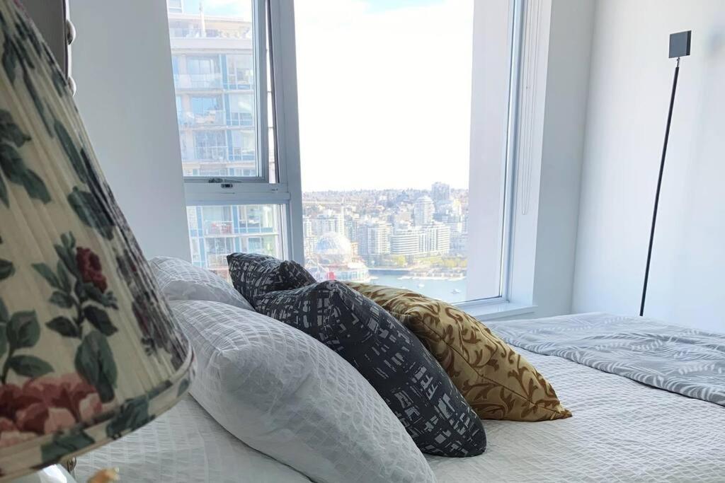 Apartamento Downtown 3Br/2Ba+Views+Skytrain+Free Parking Vancouver Exterior foto