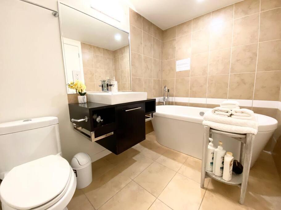 Apartamento Downtown 3Br/2Ba+Views+Skytrain+Free Parking Vancouver Exterior foto