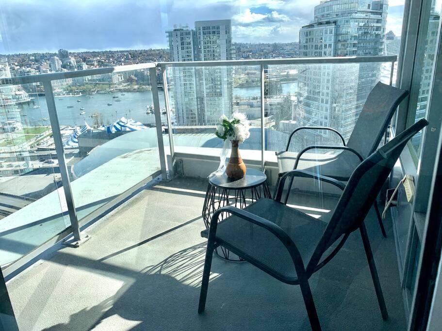 Apartamento Downtown 3Br/2Ba+Views+Skytrain+Free Parking Vancouver Exterior foto