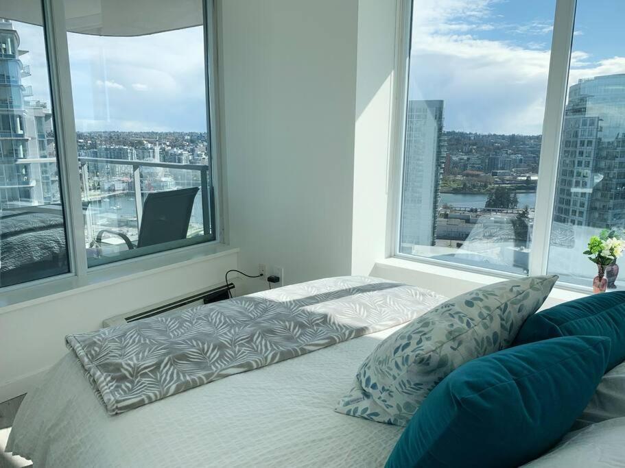 Apartamento Downtown 3Br/2Ba+Views+Skytrain+Free Parking Vancouver Exterior foto