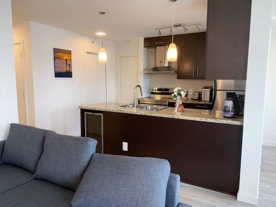Apartamento Downtown 3Br/2Ba+Views+Skytrain+Free Parking Vancouver Exterior foto