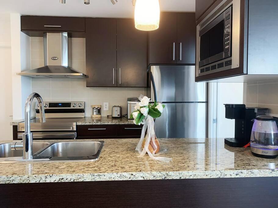 Apartamento Downtown 3Br/2Ba+Views+Skytrain+Free Parking Vancouver Exterior foto